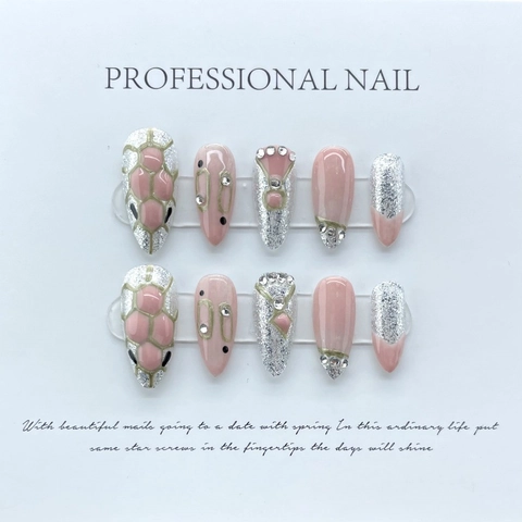Uñas Postizas a Presión de Almendra con Patrón de Serpiente Rosa Hechas a Mano con Brillo Plateado y Strass Uñas de Moda para Mujer