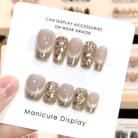 Unghie Finte Fatte a Mano Oro Champagne Glitter Effetto Occhio di Gatto Elegante Forma a Bara per Donna Manicure Quotidiana