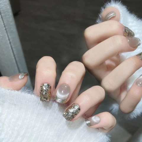 Unghie Finte Fatte a Mano Oro Champagne Glitter Effetto Occhio di Gatto Elegante Forma a Bara per Donna Manicure Quotidiana