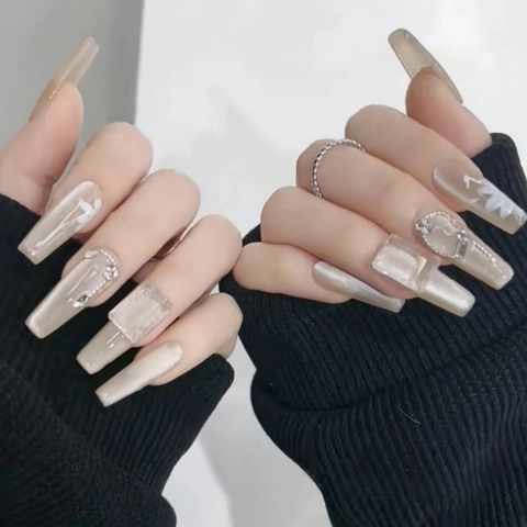 Unghie Finte da Incollare Fatte a Mano Forma Bara Lunga Effetto Occhio di Gatto Champagne Bianco Con Strass 3D Fiori per Unghie da Donna