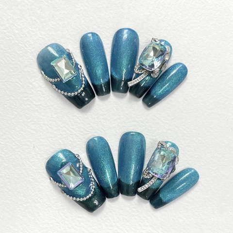 Unghie Finte Autoadesive Fatte a Mano Occhio di Gatto Minerale Blu Bara Lunga in Resina Con Decorazione Fiocco Farfalla Strass