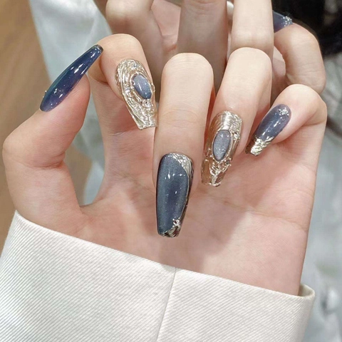 Handgemaakt Blauw Kattenoog Plaknagels Met 3D Goud Reliëf Vlinder Ontwerp Coffin Vorm Luxe Herbruikbare Kunstnagels Voor Vrouwen