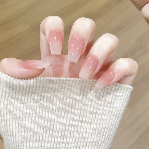 Unghie Finte Fatte a Mano Sfumatura Rosa Lucide Ombre Pesca Forma a Bara Consistenza Gelatina Eleganti per Donna
