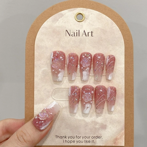 Faux Ongles Aurore Irisé Camélia 3D Fleur Rose Dégradé Forme Cercueil Avec Perles Artificielles Strass pour Femme Nail Art