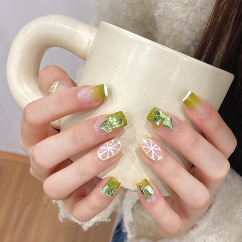 Unghie Finte Fatte a Mano Sfumate Verdi Limone Cuore Strass Medium Coffin Unghie Finte per Donna Estate Moda Kit Nail Art