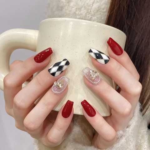 Uñas Postizas Hechas A Mano Rojo Vino Strass Corazón Trapecio Corto Celosía De Rombos Decoración Perla Artificial Uñas