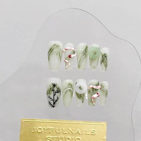 Handgemachte Press On Nails Im Neuen Chinesischen Stil Grüne Jade Marmor Textur 3D Koi Schlange Bambus Muster Sarg Kunstnägel