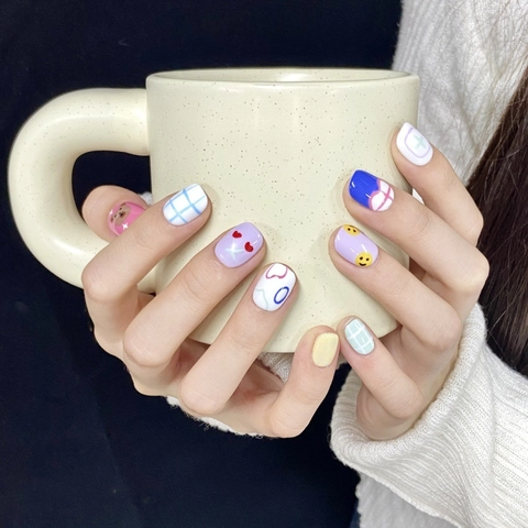 Unghie a Pressione Fatte a Mano Corte Tonde Colorate Dopamina Cartone Orso Fiore Faccina Kit Manicura a Copertura Totale