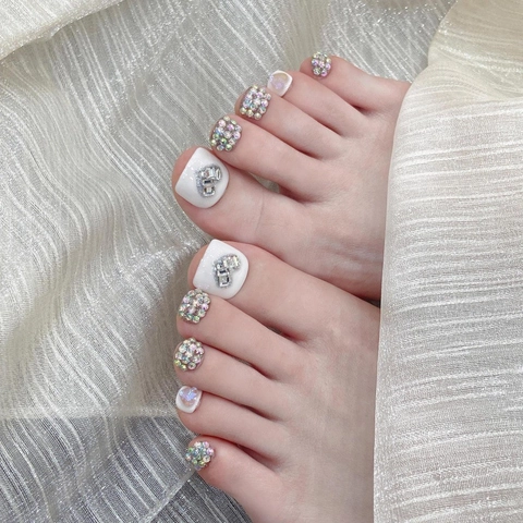 Unghie Finte Piedi Fatte a Mano Bianche Con Cuore di Strass Design Lussuose Unghie Scintillanti per Donna Matrimonio Festa
