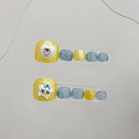 Ongles à Presser pour Orteils Jaunes Pailletés Faits Main Avec Breloques en Strass Coeur Étoile 3D pour Femmes