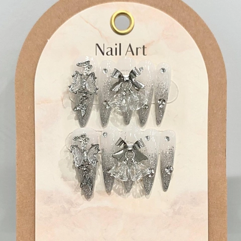 Unghie Finte a Pressione Artigianali Sfumate Grigio Scintillante Farfalla per Donna Eleganti Unghie Stiletto con Decorazione Strass