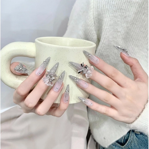 Unghie Finte a Pressione Fatte a Mano Sfumate Argento Grigio Glitter Farfalla Strass Fiocco Lungo Stiletto Set