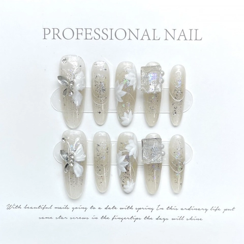 Unghie Finte a Pressione Fatte a Mano Forma Mandorla Stiletto Fiore Bianco Strass Perla Artificiale Decorazione Lusso Donna