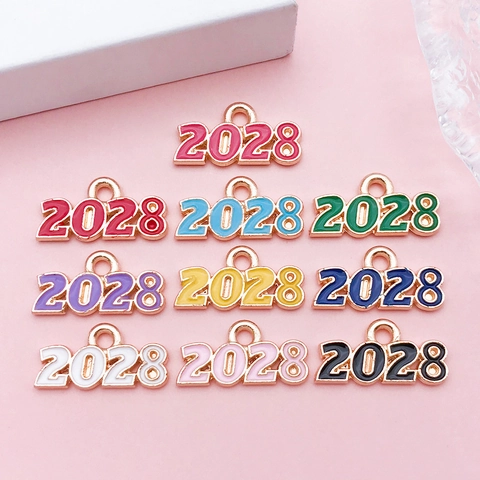DIY 2028 Jahr Nummer Legierung Anhänger Charms Vergoldet Bunte Emaille Zinklegierung Kleine Digitale Platte Anhänger Für Schmuckherstellung