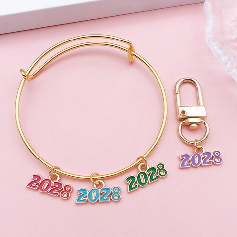 DIY 2028 Jahr Nummer Legierung Anhänger Charms Vergoldet Bunte Emaille Zinklegierung Kleine Digitale Platte Anhänger Für Schmuckherstellung