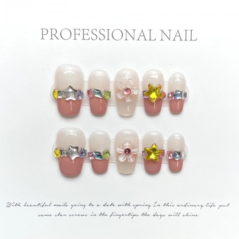 Unghie Finte Francesi Fatte a Mano Con Fiori Rosa 3D Stelle Gialle Strass Aurora Glitter Corte Quadrate per Donna