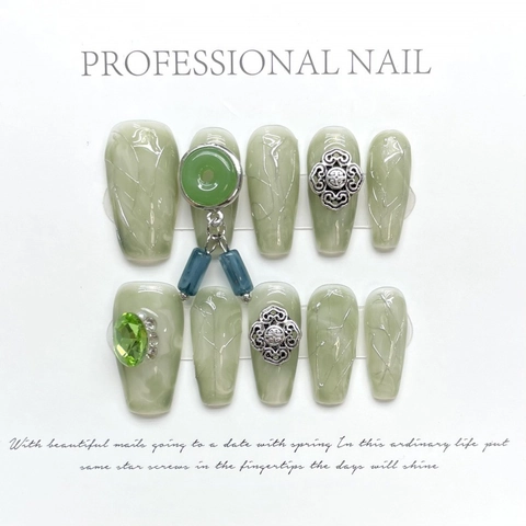 Uñas Postizas Hechas a Mano Estilo Chino Vintage Verde Jade Textura de Mármol Diseño de Plata Fundida para Mujer