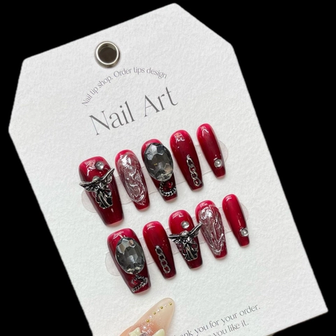Faux Ongles Faits Main Dark Lolita Rouges Ailes de Papillon Croix Long Cercueil Manucure Set Con Strass Catena Metallico