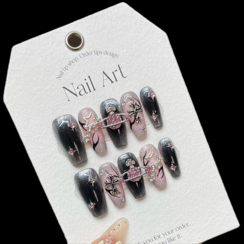 Handgefertigte Y2K Punk Press-On Nägel Katzenauge Effekt Saturn Orbit Planet Design Strass Sterne Flamme Rosa Schwarz Kunstnägel