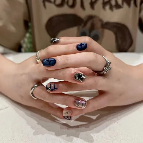 Unghie Finte a Pressione Fatte a Mano Con Motivo Occhio del Diavolo e Stella Finitura a Specchio Metallico Stile Y2K Cyberpunk Blu Argento Donna