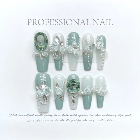 Unghie Finte a Pressione Fatte a Mano Verde Sfumato Camelia Lusso Strass Catena Perle Elegante Manicure Donna