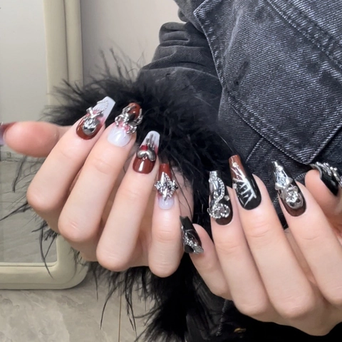 Unghie Finte Gotico Fatto a Mano Sfumatura Nero Rosso Design Demone Lava Con Ciondoli 3D in Lega Teschio Ragno Cuore Punk