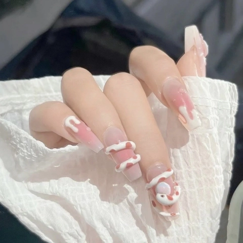 Unghie Finte da Incollare Fatte a Mano 3D Serpente Cremoso Sfumatura Rosa Unghie a Bara Lunga Riutilizzabili Manicure Artistica Donna