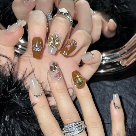 Uñas Postizas a Presión Hechas a Mano Diseño Oso Lindo Marrón Beige 3D Diamantes Imitación Lazo Forma Ataúd Larga Mujer