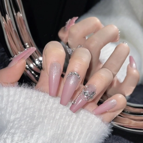 Handgefertigte Pfirsich Katzenauge Kunstnägel Mit Strass Schmetterling Anhängern Lange Sargform Falsche Nägel Für Damen Rosa Silber Farbverlauf Geschenk