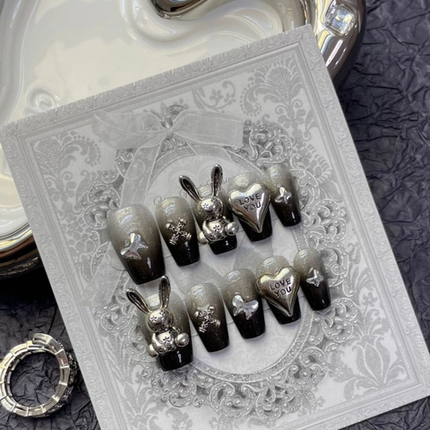 Handgefertigte Dunkle Gothic Hase Königin Künstliche Nägel 3D Legierung Hase Herz Kreuz Ombre Katzenauge Nägel Punk Stil Maniküre