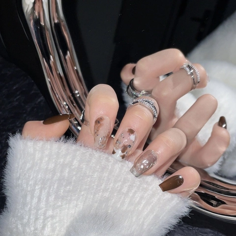Faux Ongles à Coller Faits à la Main Ambre Marron Marbrés Estompés Forme Cercueil Style Maillard Vintage Luxueux pour Femmes