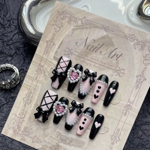 Handgefertigte Künstliche Nägel Schwarz Rosa Herz Schleife Künstliche Perlen Deko Coquette Balletcore Lang Trapez Damen Maniküre