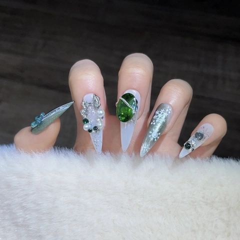 Uñas Postizas Hechas a Mano Navidad Verde Stiletto Largo Ojo de Gato Copo de Nieve Lazo Strass Perla Artificial Uñas Artificiales Mujer