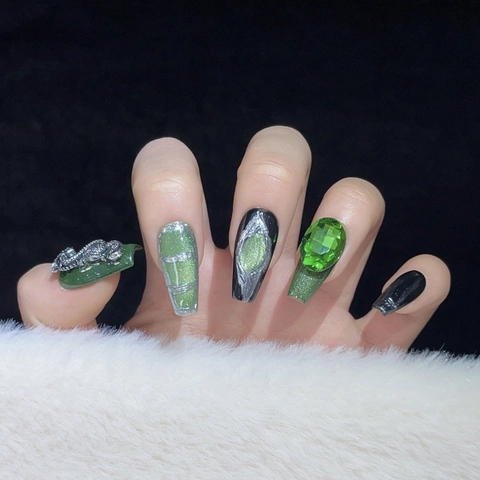 Faux Ongles Faits Main Style Gothique Dragon Dark Cyberpunk Vert Œil de Chat Avec Décoration Dragon en Métal Argenté 3D 10 Pièces