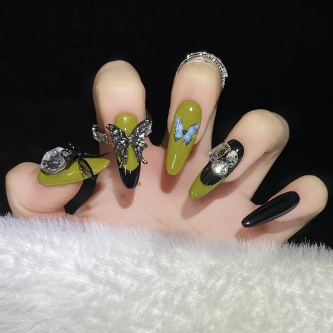 Handgemachte Kunstnägel Luxus 3D Kristall Metall Schmetterling Strass Mandel Grün Schwarz Französischer Stil Nagelspitzen Damen