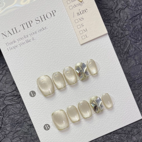 Handmade Press On Nails Short Square Round Shape Cat Eye Champagne Gold Rhinestone Decor Artificial Nail Art Set Women