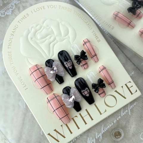 Handgefertigt Coffin Aufdrucknägel Lang Rosa Schwarz Kariert Muster 3D Schleife Strass Falsche Nägel Für Damen Alltag