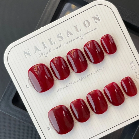 Unghie Finte Fatte a Mano Rosso Vino Corte Quadrate Arrotondate Minimaliste Ciliegia Scura Lucide per Donna Gioielli