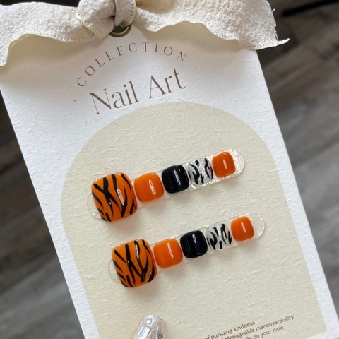 Uñas Postizas para Pies Pintadas a Mano Color Naranja Calabaza con Rayas de Tigre y Cebra Parches para Uñas de Mujer