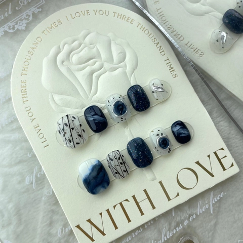 Unghie Finte Fatte a Mano Blocchi di Colore Blu e Nero Corte Rotondo Quadrato Texture Marmo Strass Fiocco Unghie Finte per Donna