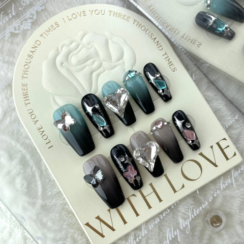 Uñas Postizas Hechas a Mano Degradado Azul Arándano Negro Ataúd Largo Con Strass de Corazón y Mariposa para Mujer