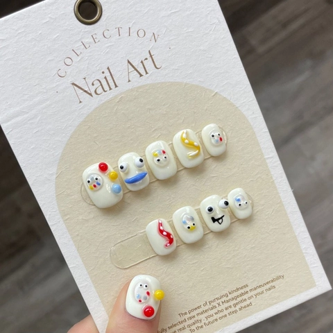 Unghie Finte 3D Bizzarre Occhi Bianco Crema Fatte a Mano Design in Rilievo Punte per Unghie Artificiali per Donna Gioielli Moda