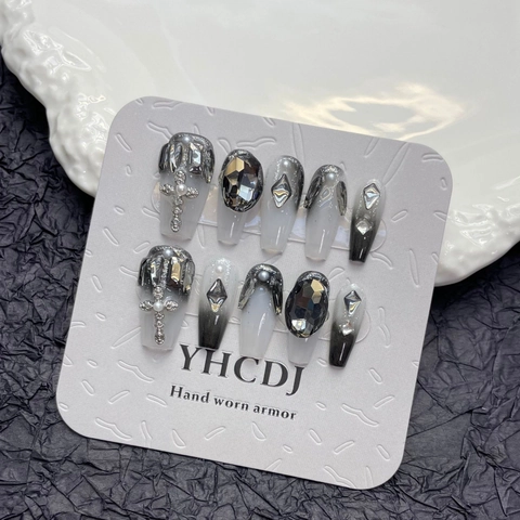 Unghie Finte a Bara Fatte a Mano Gotico Scuro Nero Bianco Sfumato Strass Croce Perla Artificial Occhio di Gatto Glitter Donna