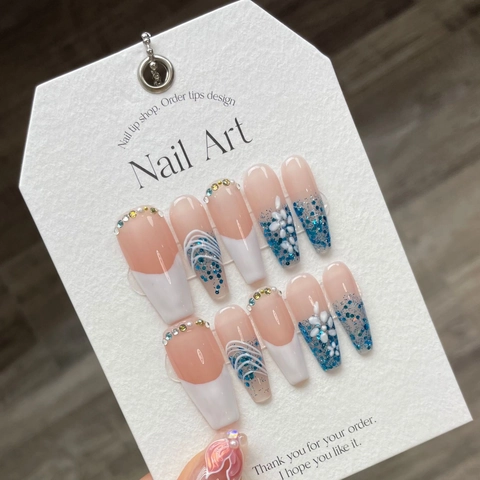 Uñas Postizas a Presión Hechas a Mano Largas de Bailarina Punta Blanca Francesa Degradado Azul Brillo Flores 3D Estrás para Mujer