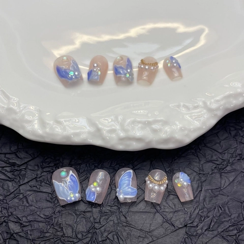 Handmade Baroque Blue Butterfly Press On Nails Stereoscopic Artificial Pearl Chain Rhinestone Luxury Gradient Fake Nails For Women