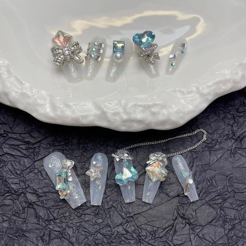 Hecho a Mano Uñas Postizas Blanco Boda Lujoso Strass Corazón Lazo Decoración Largo Trapecio Uñas Postizas Mujer Novia