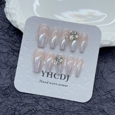 Handmade Press On Nails Moonlight White Cat Eye Effect Rhinestone Long Coffin Shape 10 Pcs Set Elegant Fake Nails For Women
