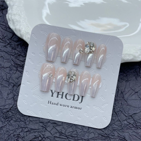 Handmade Press On Nails Moonlight White Cat Eye Effect Rhinestone Long Coffin Shape 10 Pcs Set Elegant Fake Nails For Women