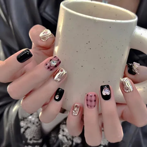 Handgefertigte Harz Strass Künstliche Fingernägel Schwarz Rosa Kariert Schmetterling Herz Dekor Süß Cool Spice Girl Nägel