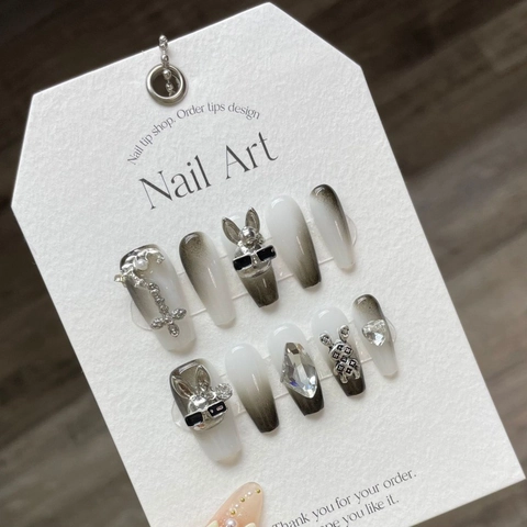 Unghie Finte da Applicare Fatte a Mano Bara Sfumatura Nera Coniglio Metallo Lega Strass Perla Artificiale per Donna